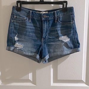 Cute high rise jean shorts!